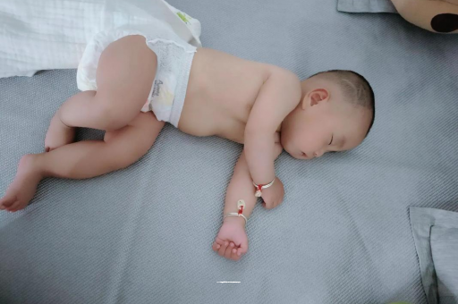 马鞍山三个月宝宝抬头不稳